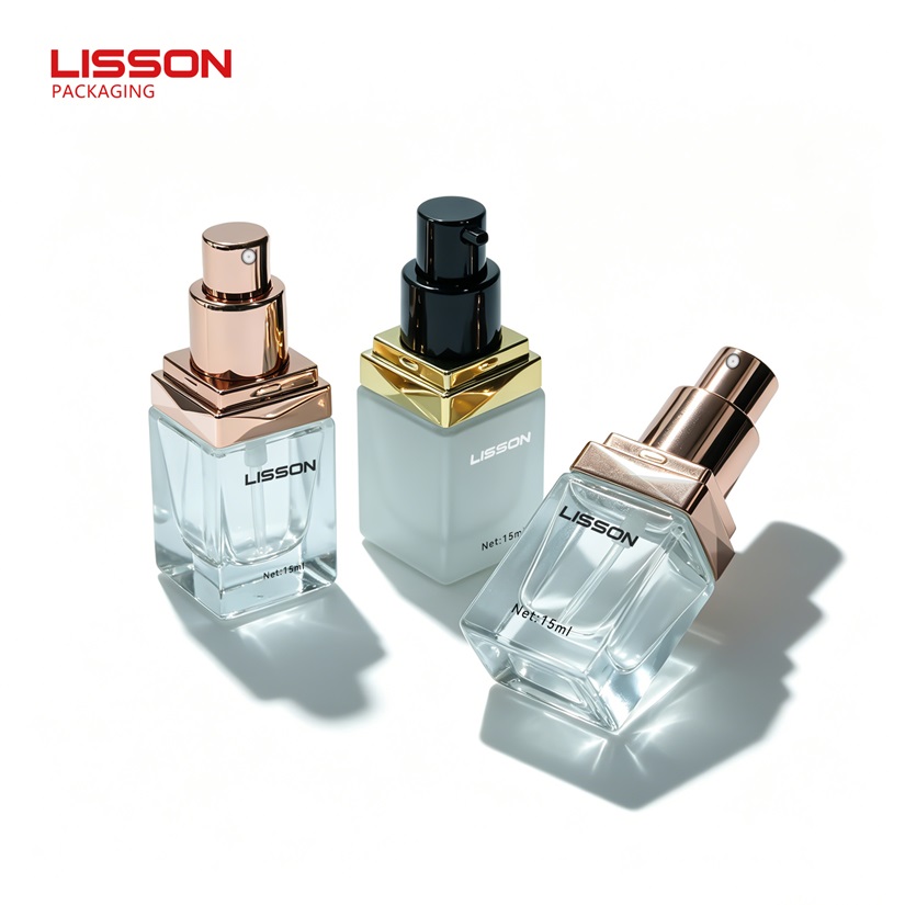 Diseño de frascos de perfume de vidrio de alta gama: Tecnología de vidrio de fondo grueso y pruebas de estanqueidad de la bomba pulverizadora.