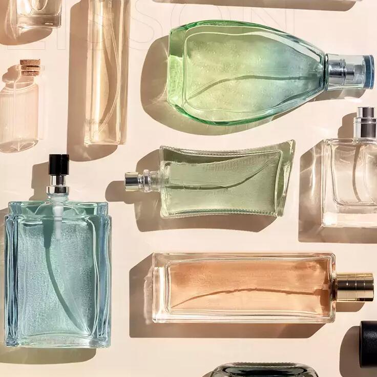 Pruebas de compatibilidad en fórmulas para el cuidado de la piel con envases de vidrio.