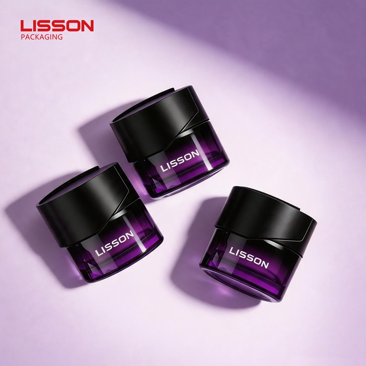 Frascos de vidrio oscuro frente a frascos de vidrio transparente: cómo la protección UV prolonga la vida útil de los productos para el cuidado de la piel.